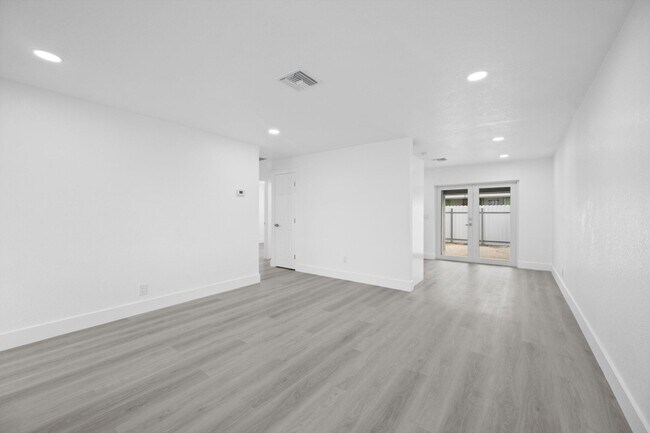 Building Photo - 2785 Reo Ln