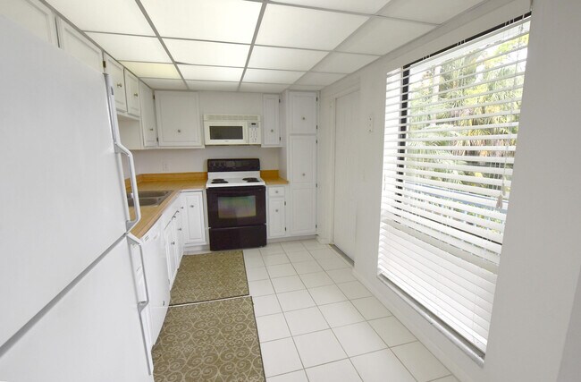Building Photo - 4132 Quail Ridge Dr N