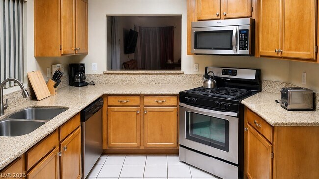 Building Photo - 44 Fantasia Ln