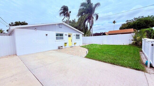Photo - 7006 N Duncan Ave House