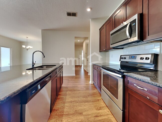 Foto del edificio - 8179 Radican Rd