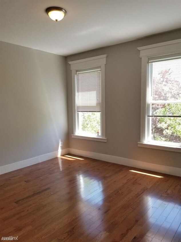 Building Photo - 3 br, 1 bath  - 20 Howard Ave