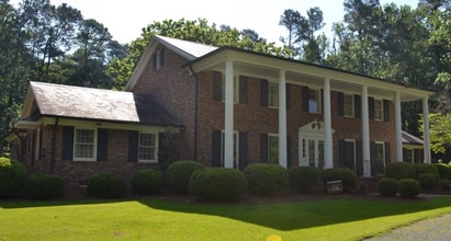 Building Photo - 221 Magnolia Ln