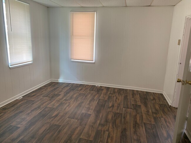 Building Photo - 1st Floor Apartment in East Prospect Borou...