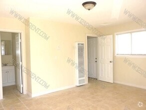 Building Photo - 817 E Ave Q-7