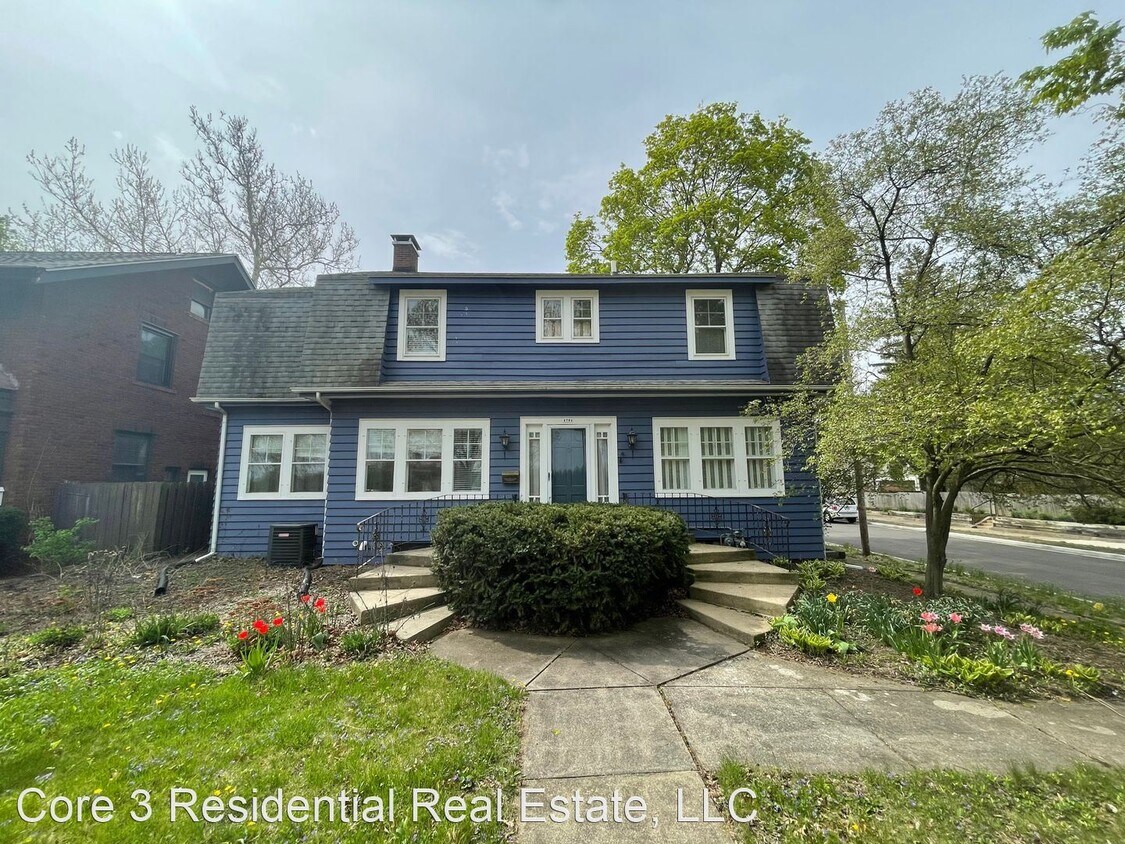 Primary Photo - 3 br, 2.5 bath House - 1701 E. Washington