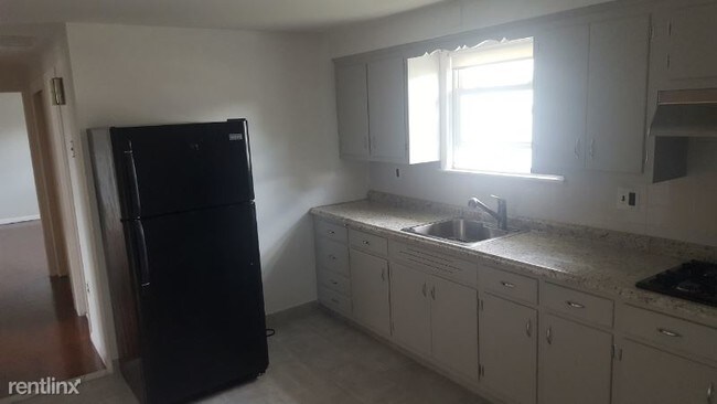 Building Photo - 263 Mola Blvd