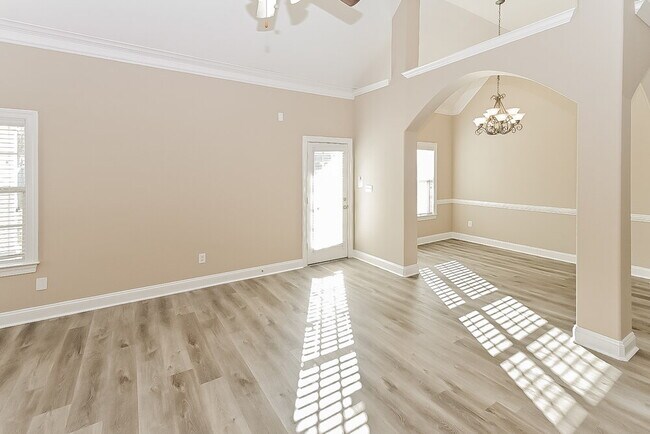 Building Photo - 3045 Roseleigh Dr