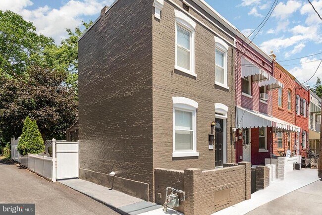 Foto del edificio - 219 E Madison St