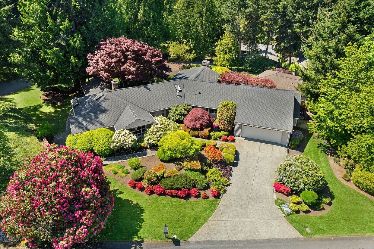 Primary Photo - 4Bd/2.5Ba Clyde Hill Home