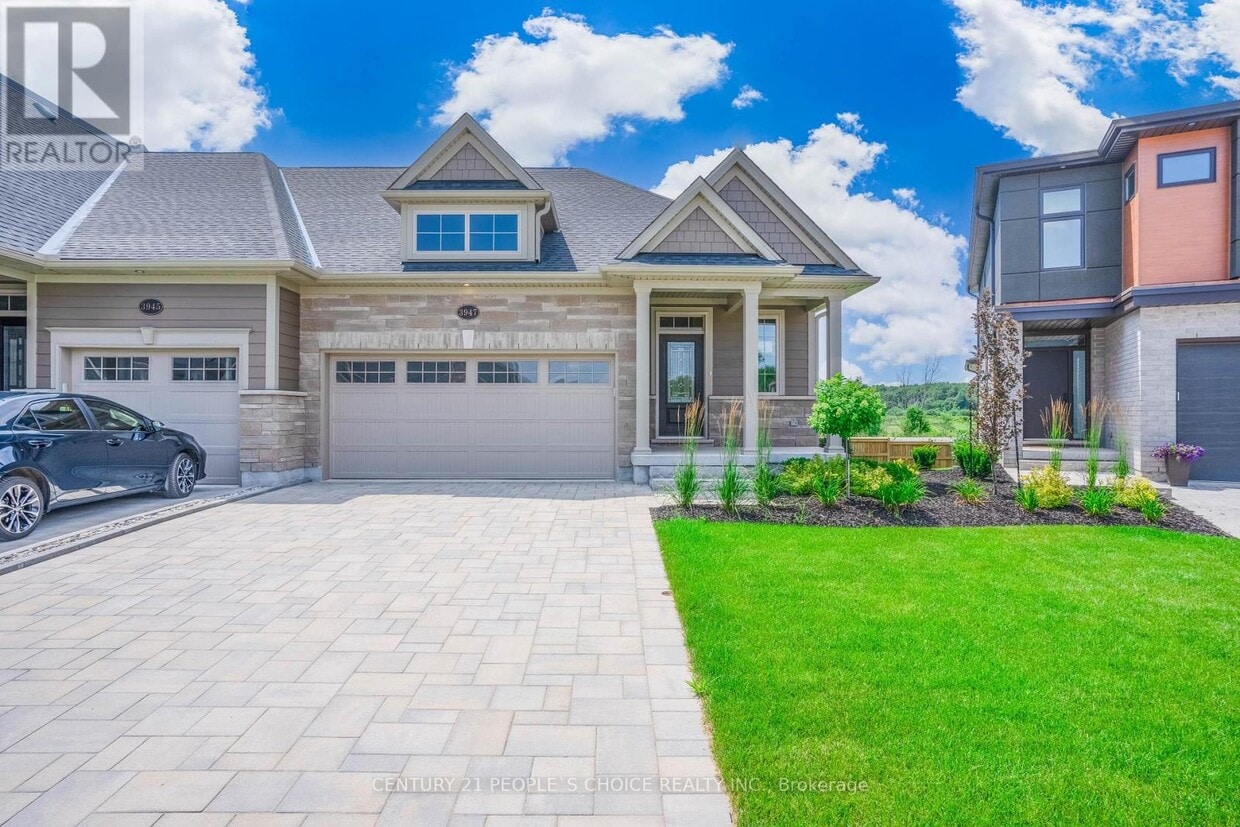 Photo principale - 3947 Mitchell Cres