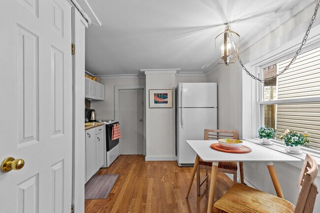 Building Photo - 3 Bond St