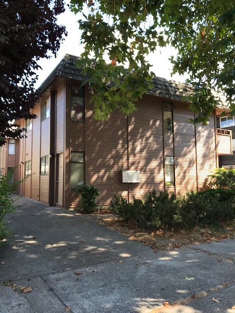Primary Photo - 2720 60 Ave SW - 2 bedrooms