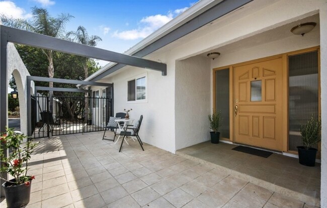 Foto del edificio - 32375 Mountain View Rd