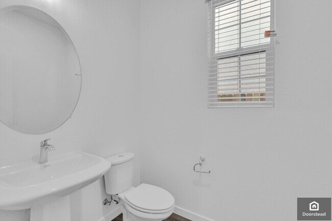 Building Photo - 305 Cinema St