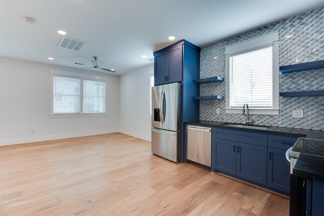 Foto del edificio - 425 W 21st St