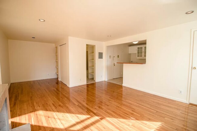 Foto del edificio - Large Junior 1BR, recently renovated