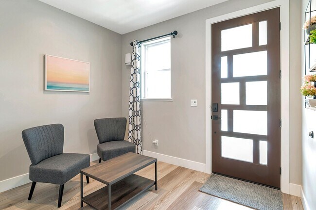 Foto del edificio - Fully Furnished 3BD/2BA Home with Solar – ...