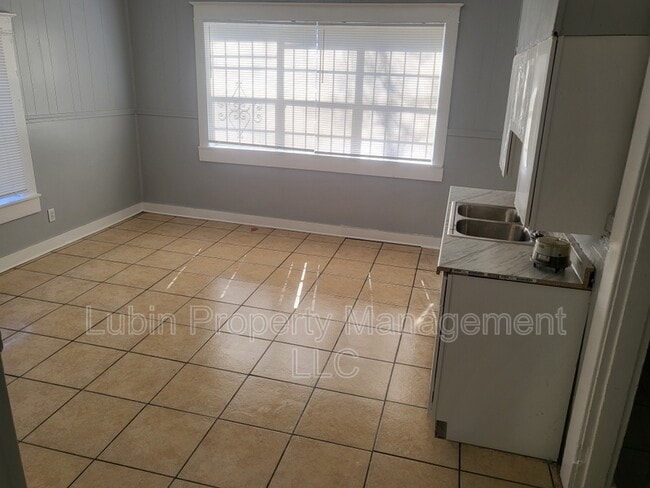 Building Photo - 723 E Trigg Ave