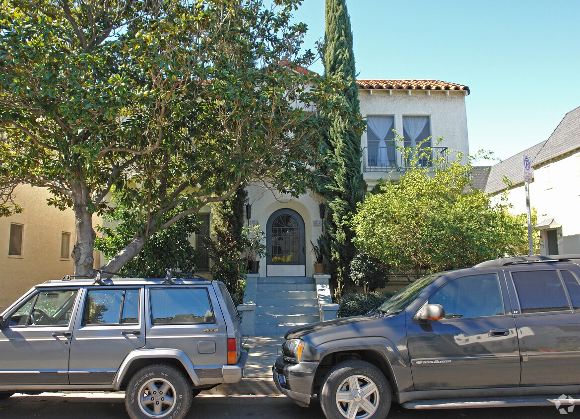 Building Photo - 337 N Sierra Bonita Ave