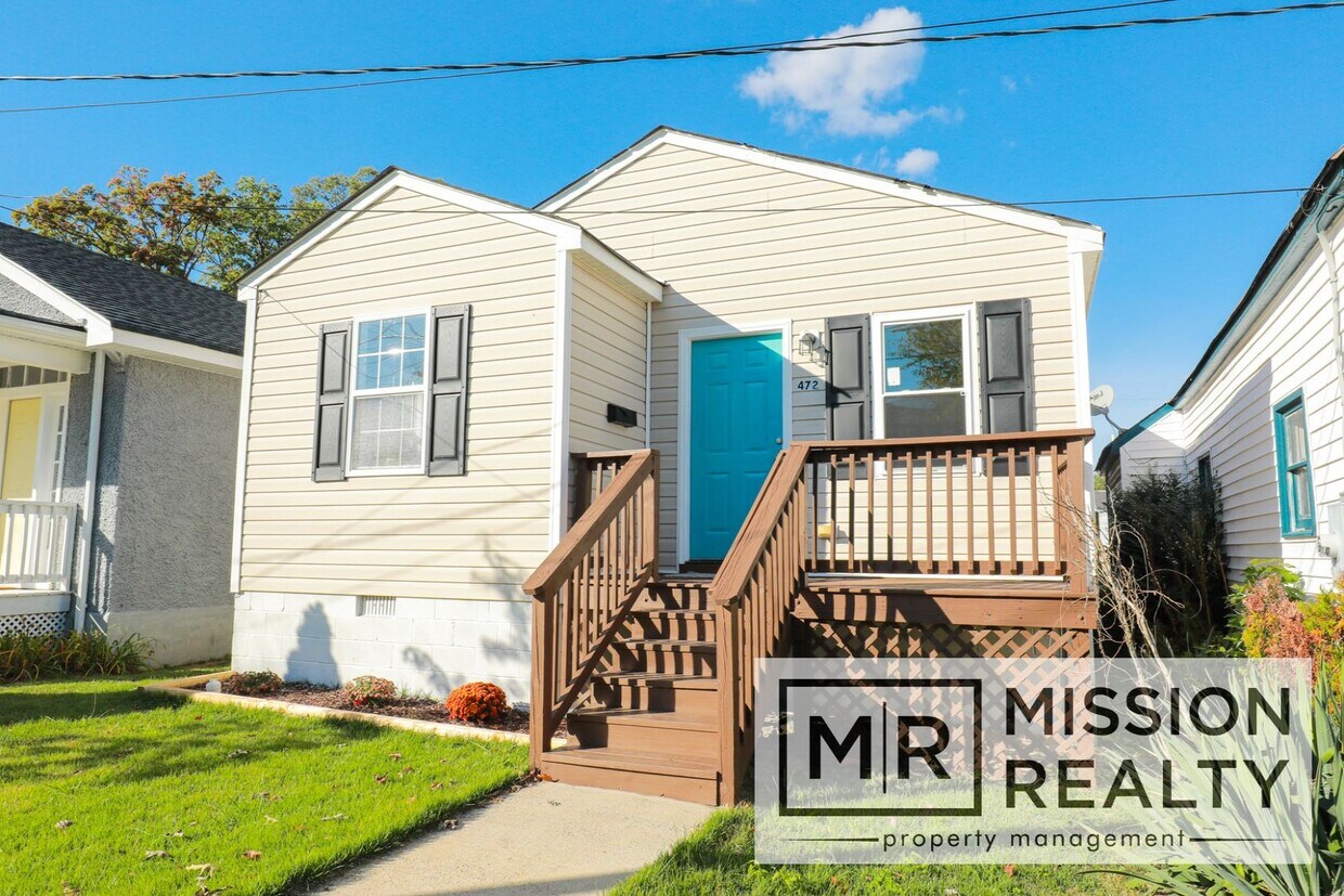 Primary Photo - -- 3 BED 2 BATH HOME IN POPULAR NORTH SIDE --