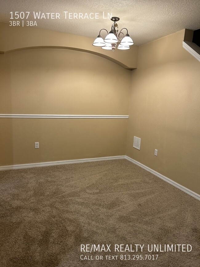 Foto del edificio - 1507 Water Terrace Ln Brandon 33511