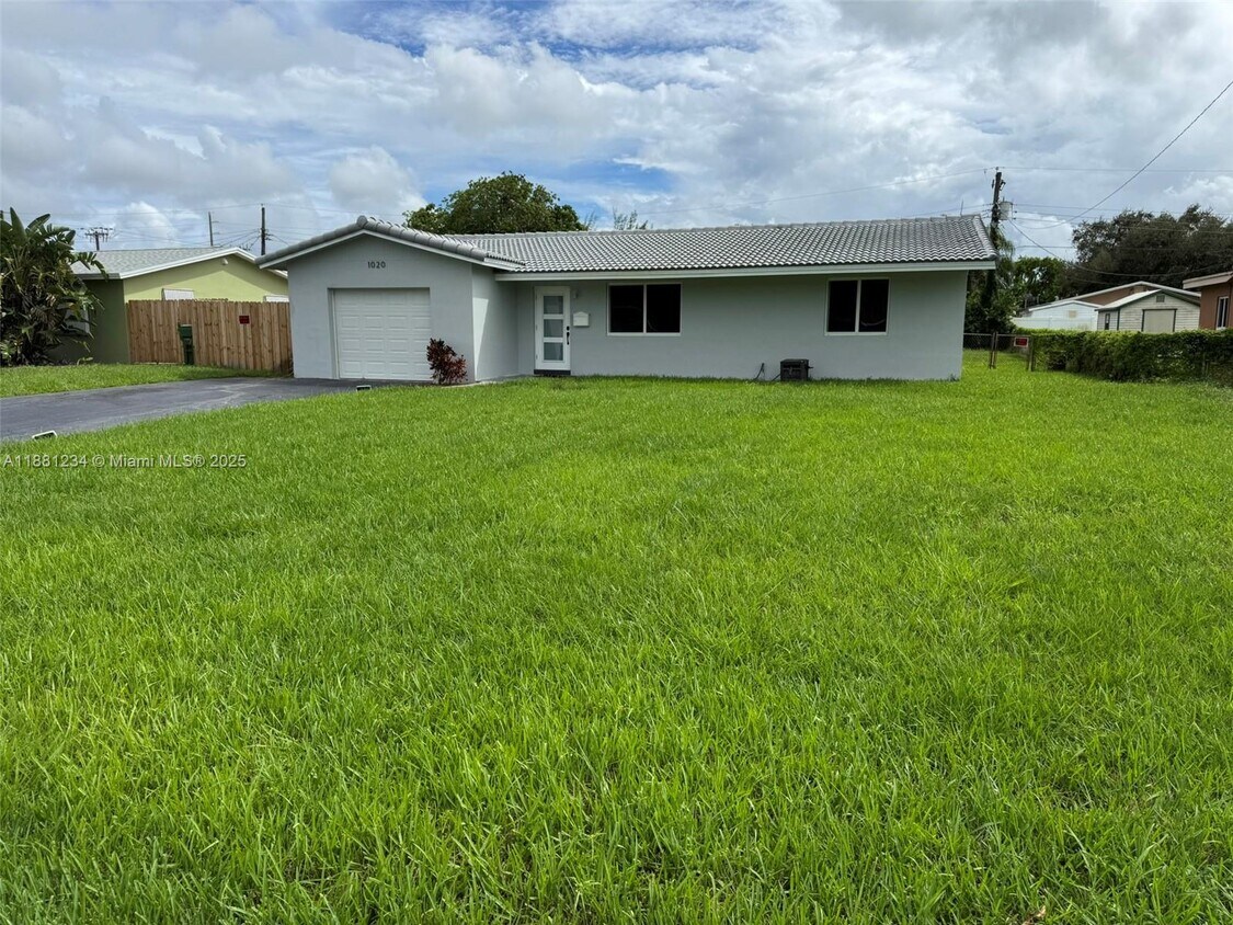 Foto principal - 1020 NW 45th Ct