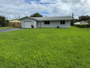 Building Photo - 1020 NW 45th Ct