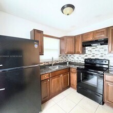 Building Photo - 2210 SW 46th Ct