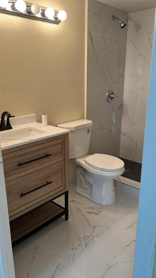 Foto del edificio - 6284 NW 186th St