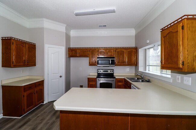 Building Photo - 7013 Juanita Cir S