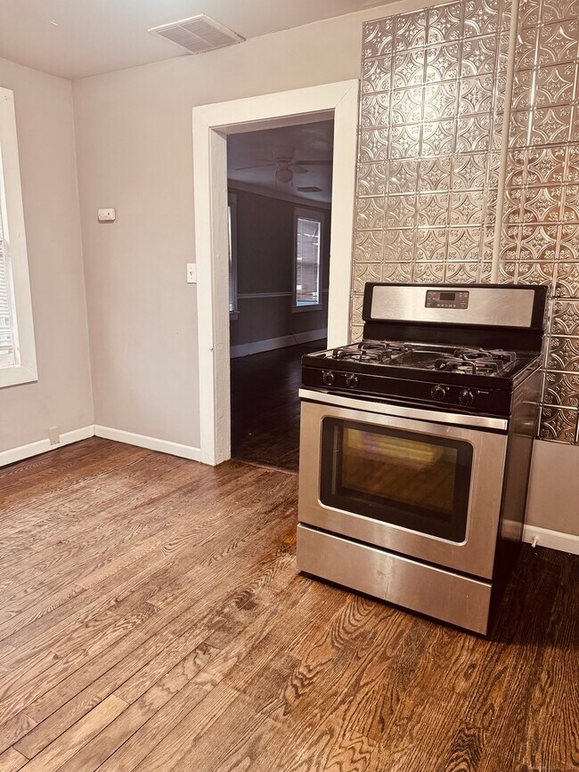 Foto del edificio - 90 E Elm St