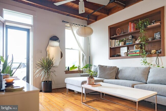 Foto del edificio - 221 E Heath St