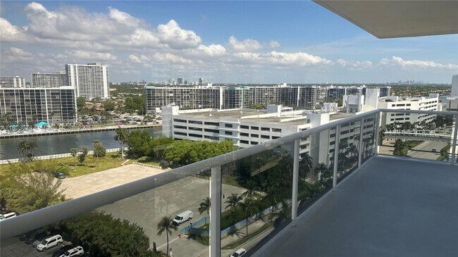 Building Photo - 3725 S Ocean Dr