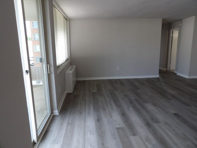 Photo - Rare, Bright, Beautiful renovated huge corner 1 Bedroom with balcony and All-Inclusive Pricing . Apartment