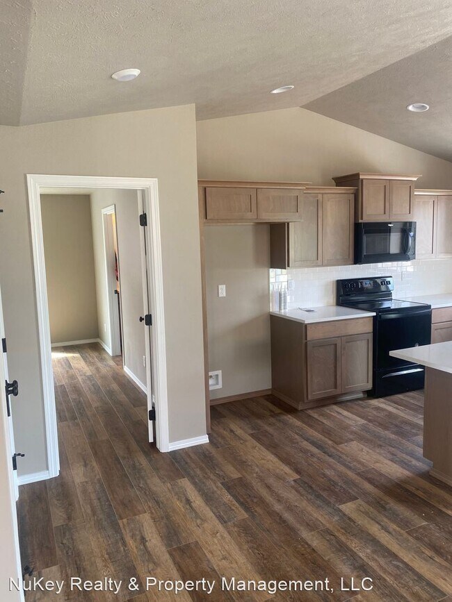 Building Photo - 3 br, 2 bath House - 10510 W. Salmonberry