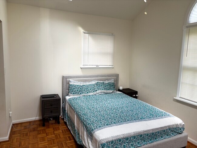 Foto del edificio - 8513 Wilkesboro Ln