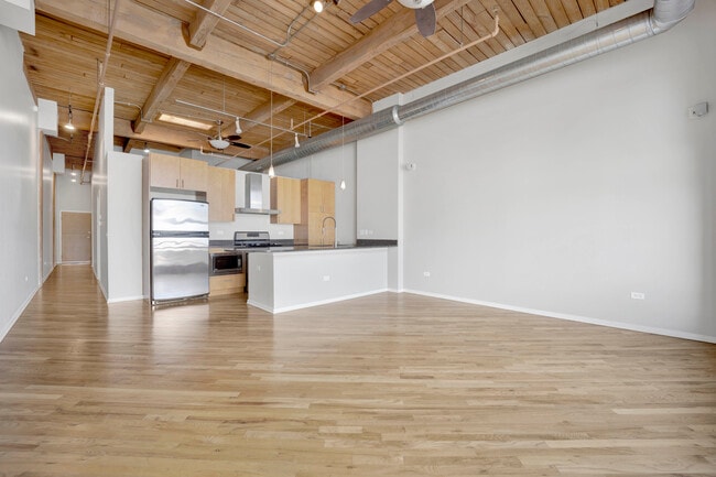 Foto del edificio - 1040 W Adams St