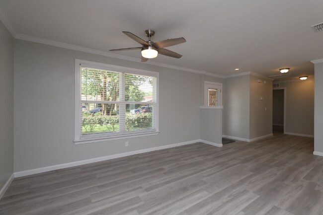 Building Photo - 566 Cruiser Ln
