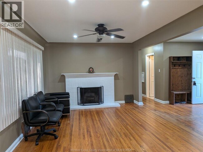 Building Photo - 3130 Academy Dr