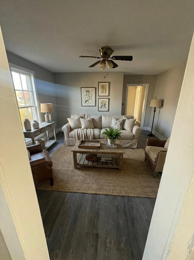 Foto del edificio - 406 Fisher Ferry St