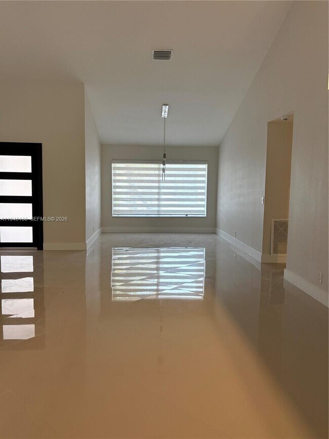 Foto del edificio - 16209 NW 15th St