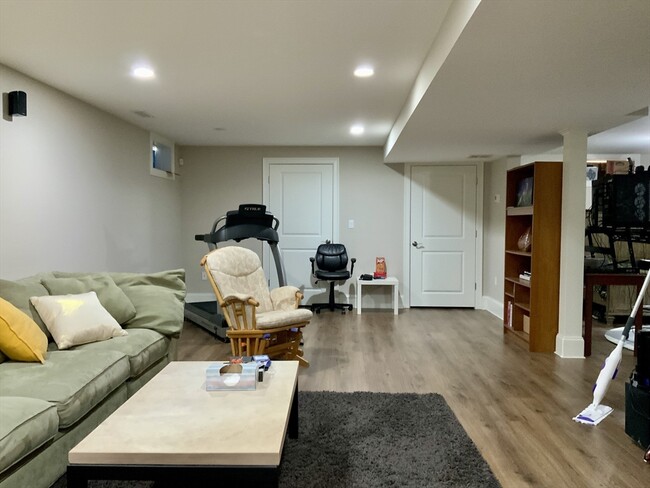Foto del edificio - 35 Rindge Ave