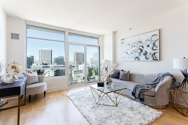 Bright natural light - 1 Lakeside Dr