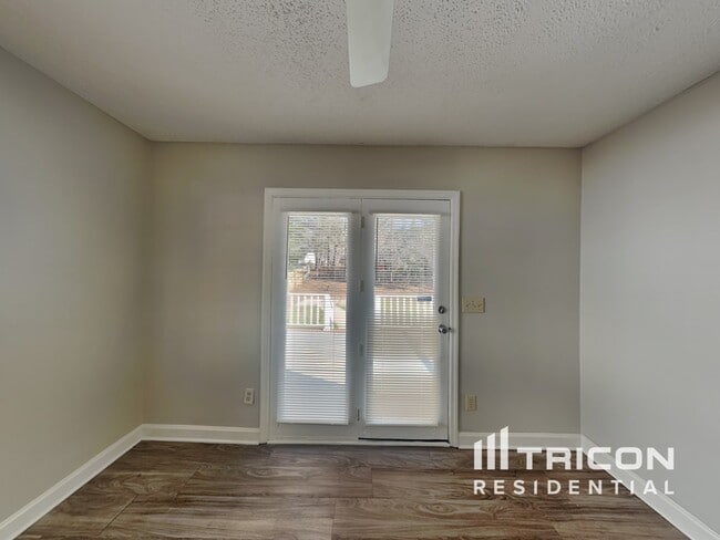 Building Photo - 812 N Royal Tower Dr