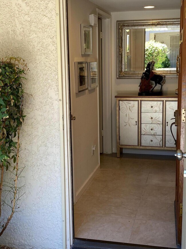 Foto del edificio - 1150 E Palm Canyon Dr