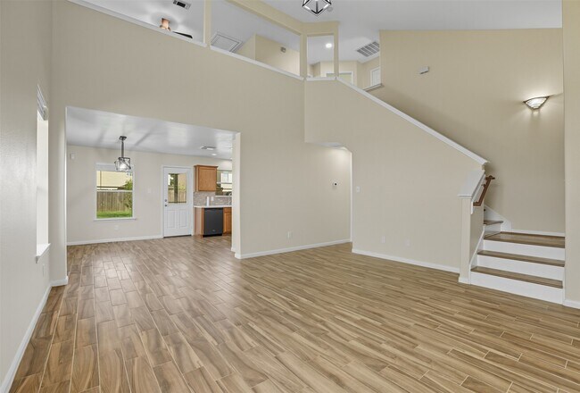 Building Photo - 2439 Pinpoint Dr