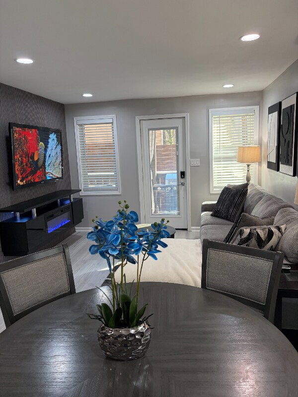 Foto del edificio - 665 S Preston Ct