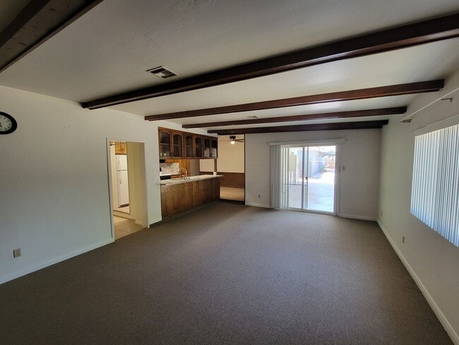 Building Photo - Beautiful 3 Bed, 3 Bath Home in El Centro!