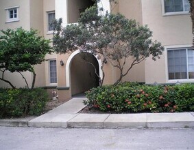 Building Photo - 2544 Centergate Dr